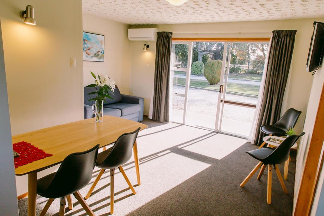 Flaxbourne Motels Ward エクステリア 写真