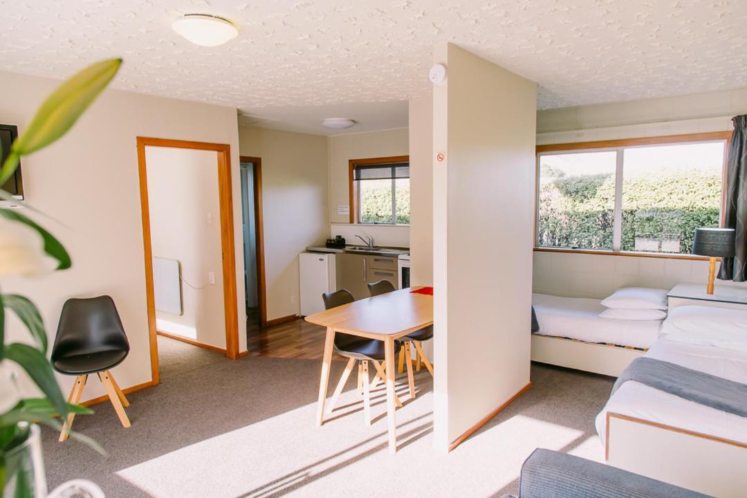 Flaxbourne Motels Ward エクステリア 写真